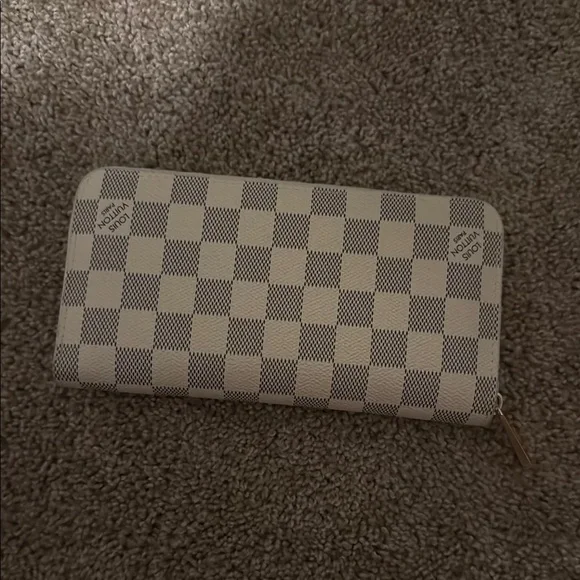 wallet - Picture 1 of 1